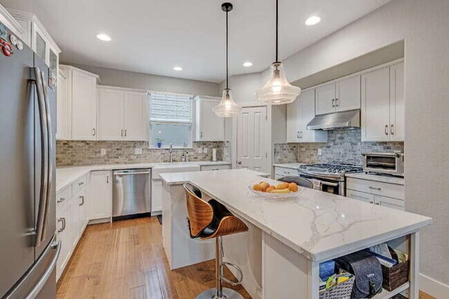 Foto del edificio - Beautiful mountain views from a Gold Hill Mesa corner lot with a hot tub!