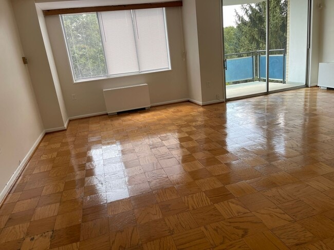 Living Area - 10500 Rockville Pike