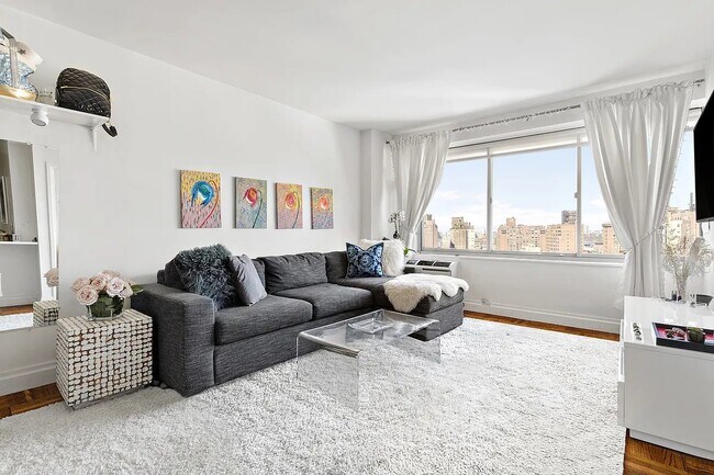 Foto del edificio - 175 W 12th St