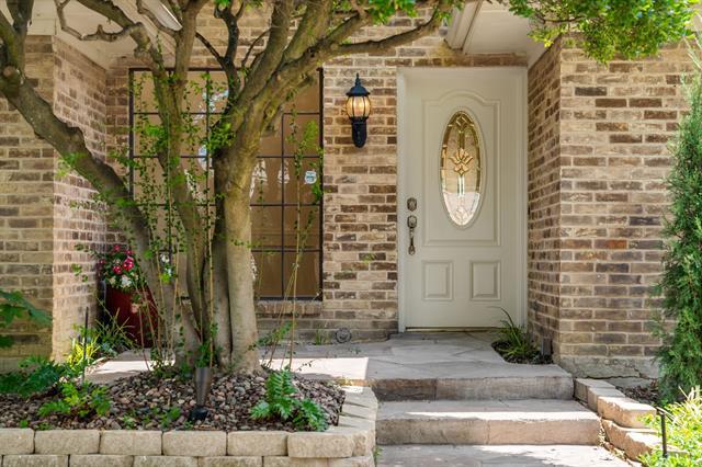 Building Photo - 16938 Old Pond Dr