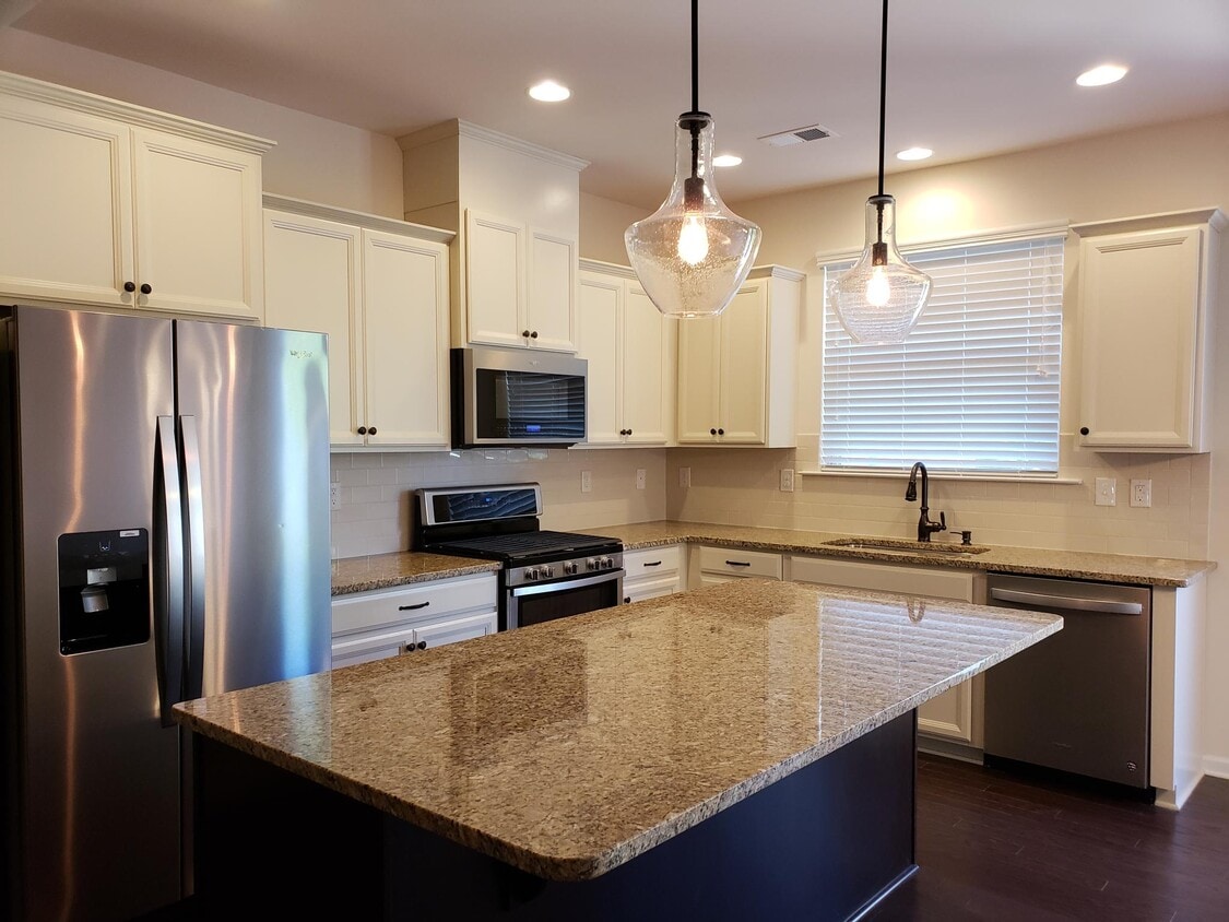 Kitchen - 9415 Glenburn Ln