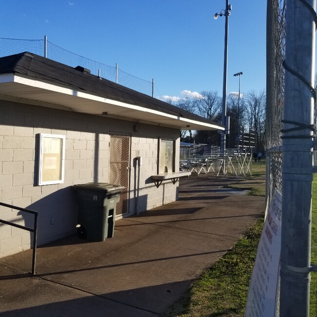 Building Photo - 831 Abernathy Dr
