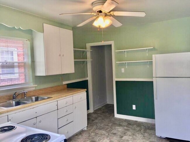 Foto del edificio - 2417 Brandon Ave SW
