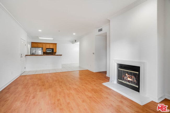 Building Photo - 2335 S Bentley Ave