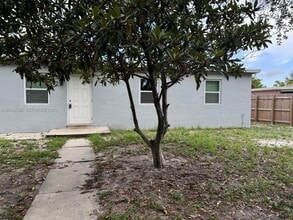 Building Photo - 1701 NW 13th Ct