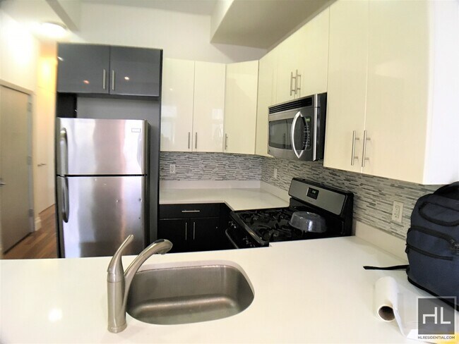 Foto del edificio - 1185 Fulton St