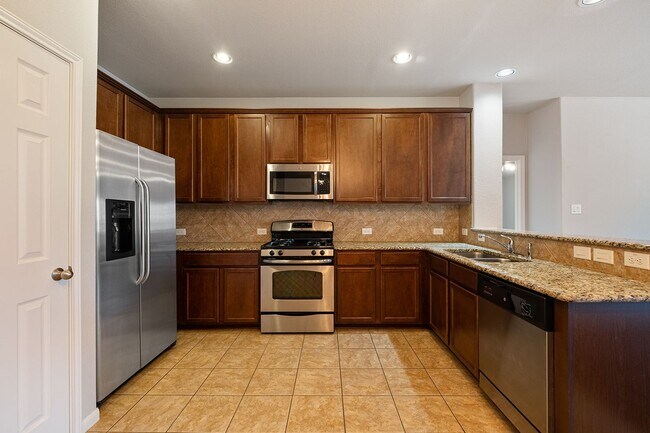 Building Photo - Beautiful 2-Bedroom, 2-Bath Condo in South...