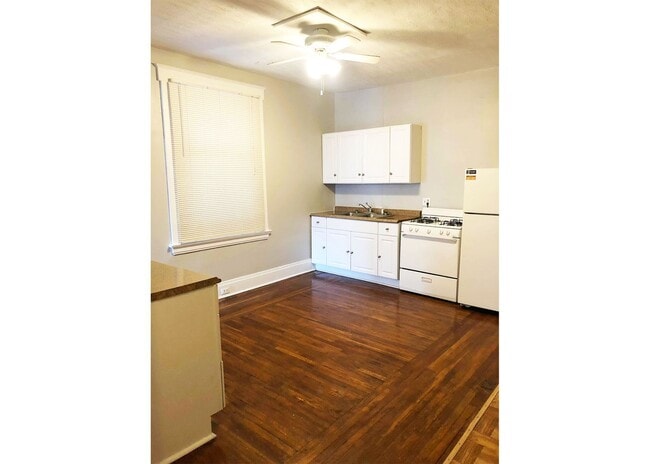 Interior Photo - 3238 Bishop Street