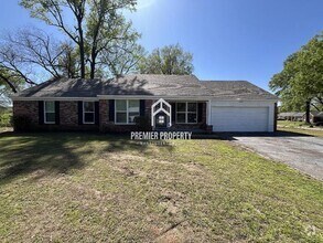 Building Photo - 4005 Bernadine Dr