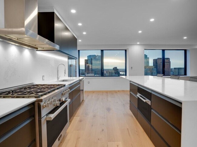 *Pictures are representative samples of the advertised unit. In some cases, the actual units you to - 40 Rowes Wharf
