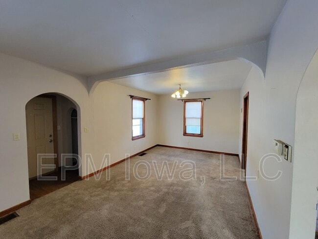 Building Photo - 1812 Logan Ave