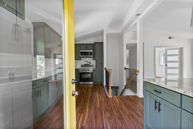 Building Photo - 3119 Piper Dr