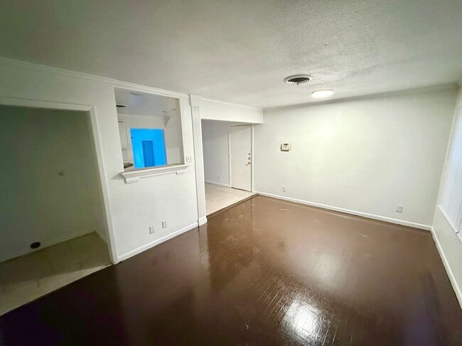 Foto del edificio - AVAILABLE SOON! *MORE PHOTOS COMING SOON*