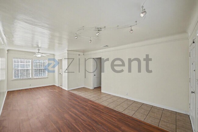 Building Photo - Unit