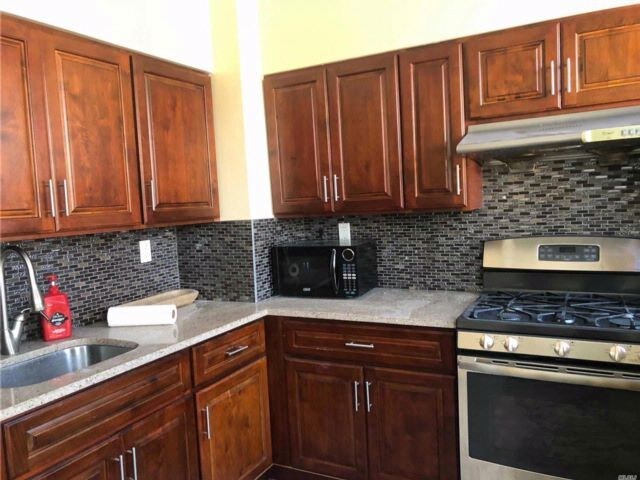 Foto principal - 18-17 College Point Blvd