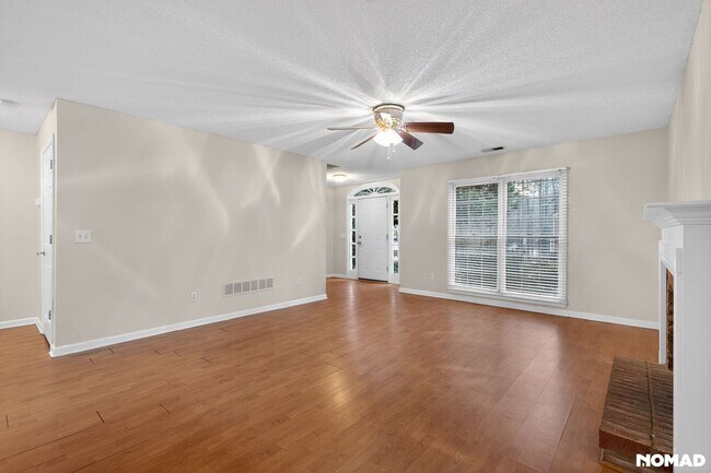 Foto del edificio - 2155 Southbrook Ridge NW