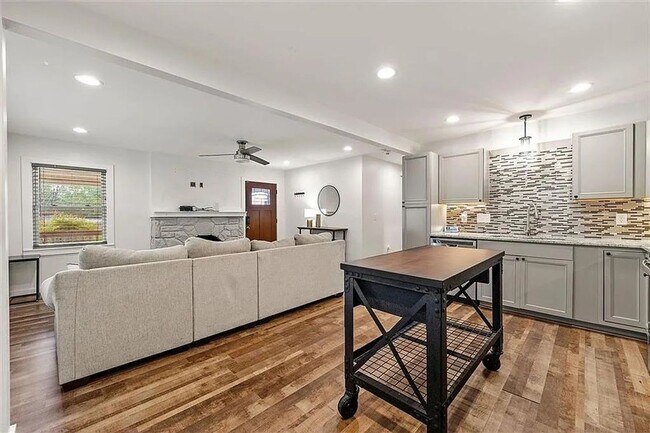 Foto del edificio - 323 Anderson Ave NW