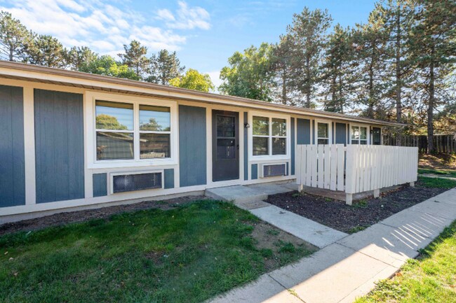 Building Photo - 6 Roanoke Ln