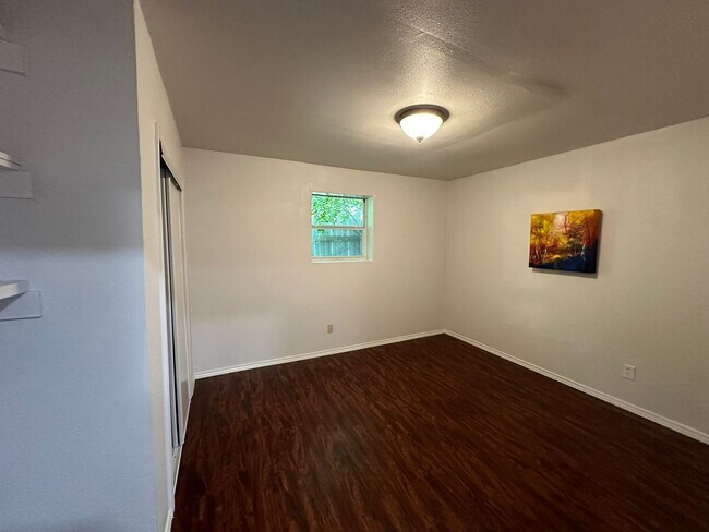 Building Photo - 2-BEDROOM DIGNOWITY HILL CASITA