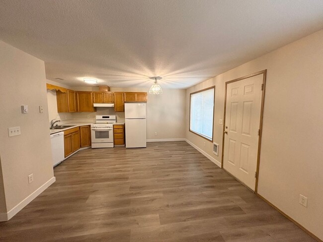 Foto del edificio - Spacious 3 bed 2.5 Bath Townhome in Cascad...