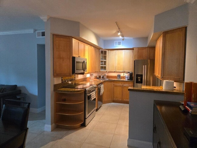 Building Photo - 669 W Oakland Park Blvd