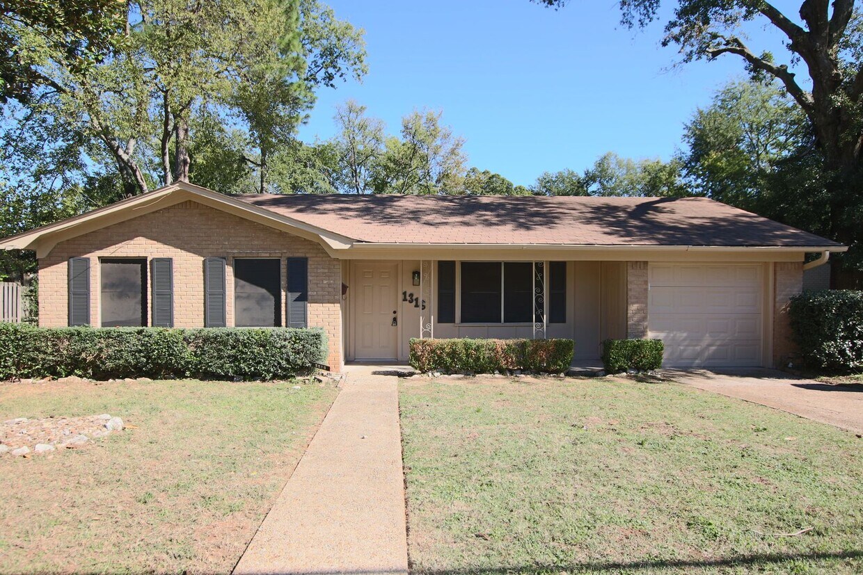Primary Photo - Lease Takeover Opportunity Available! 2 Be...