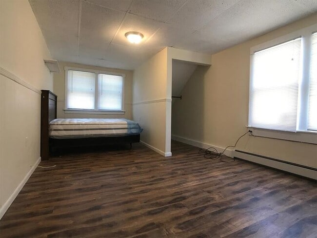 Building Photo - 288 Hoosick St