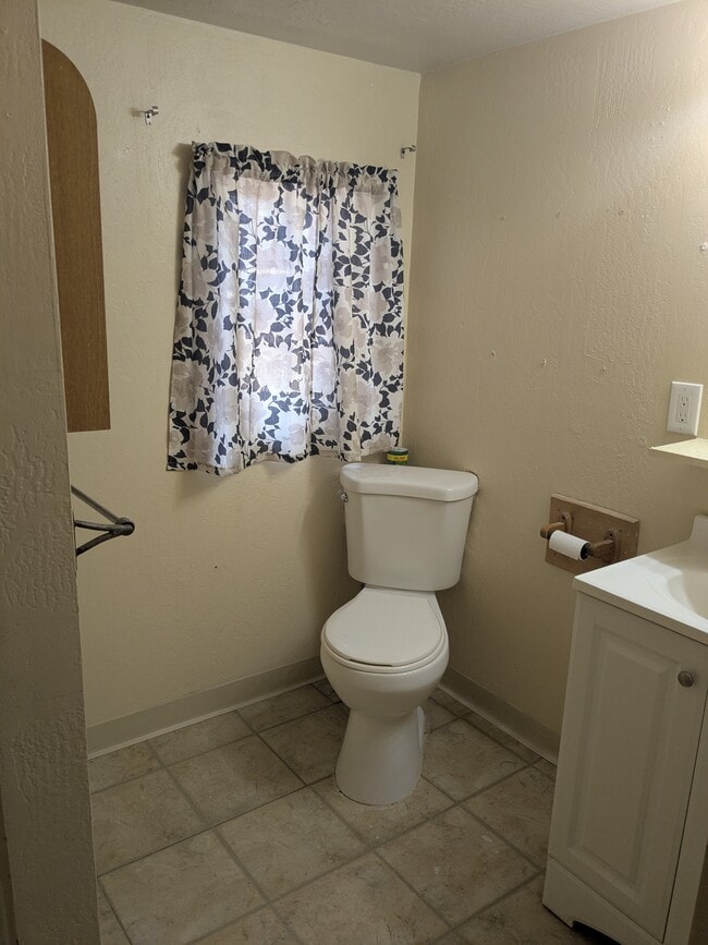 Building Photo - 3917 Altamont Dr