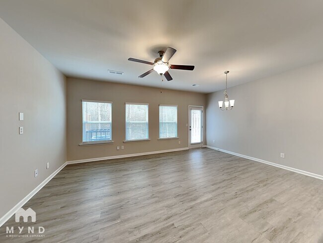 Foto del edificio - 5097 Lower Elm St