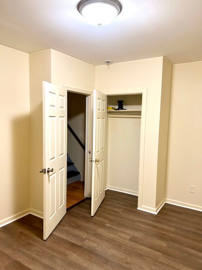 Building Photo - 1422 N Willington St