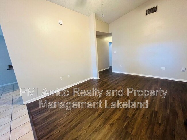 Building Photo - 1832 Crystal Grove Dr