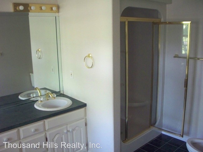 Building Photo - 5 br, 3.5 bath House - 121 Loganberry Court