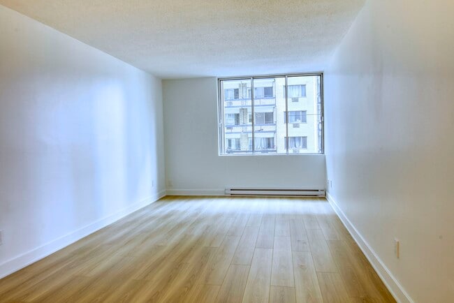 Building Photo - 2285 Rue St Mathieu