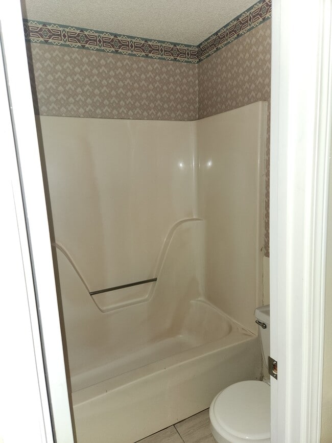 primary bath - 617 Woodsman Dr