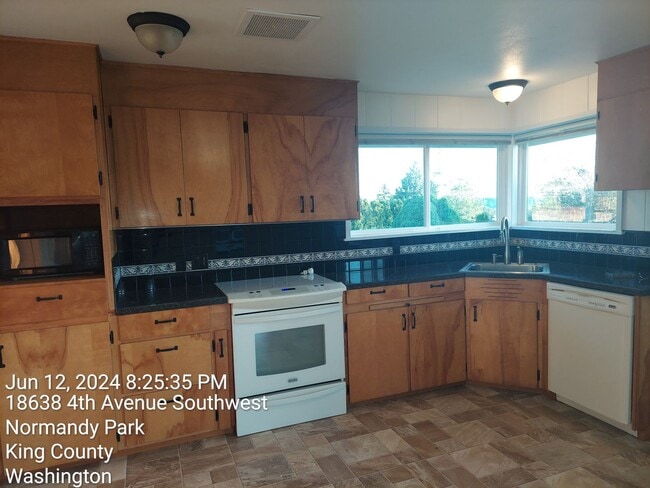 Building Photo - Normandy park bungalow VIEW home - 2bed 1 ...