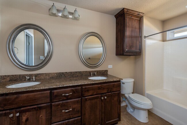 Foto del edificio - PRE-LEASE AUGUST 2024!! 4/4 in University ...