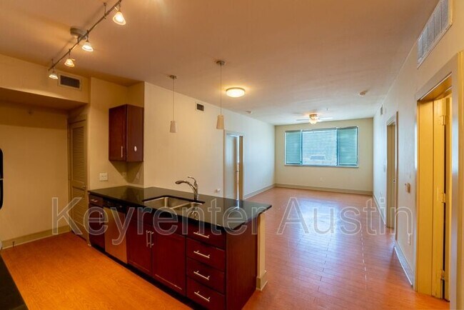 Building Photo - 3016 Guadalupe St