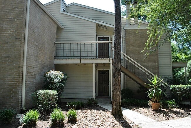 Building Photo - 3500 Tangle Brush Dr