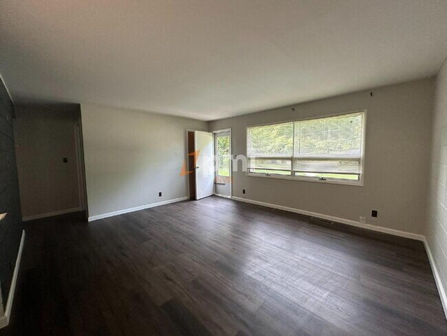 Foto del edificio - 405 Ogden Ave