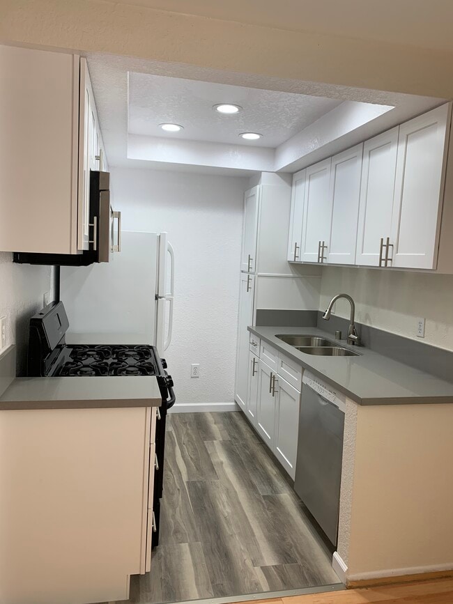 Building Photo - 5445 Corteen Pl