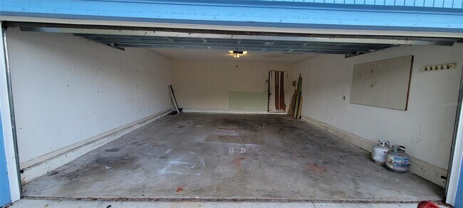 Building Photo - 1425 NE Old Mill Dr