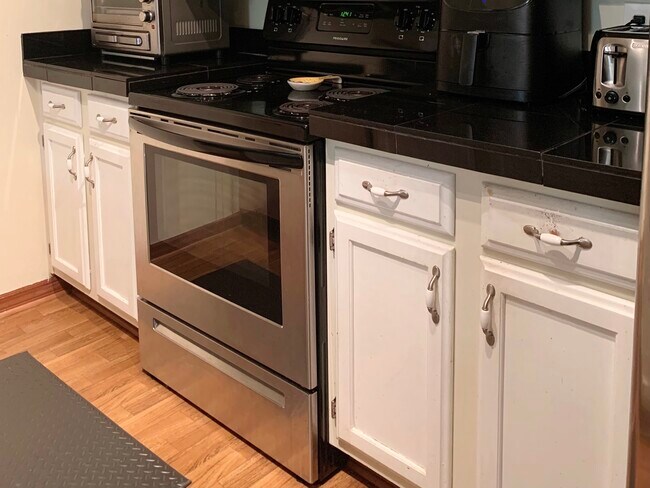 Kitchen - 900 SW 62nd Blvd