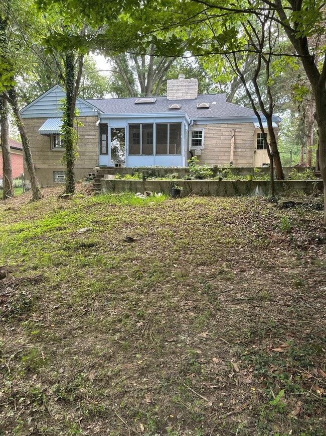 Building Photo - 2845 Dunaway Ave