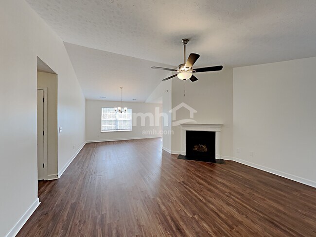 Building Photo - 6004 Crestview court