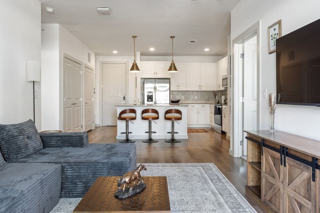 Building Photo - 1301 Leah Ave