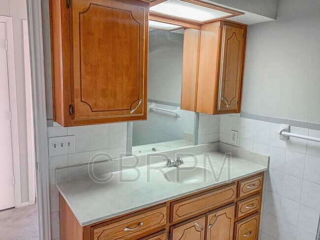 Foto del edificio - 8207 Hartford Ave