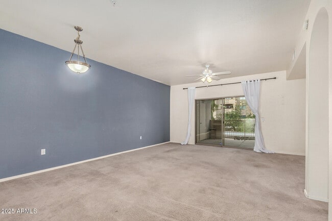 Foto del edificio - 920 E Devonshire Ave