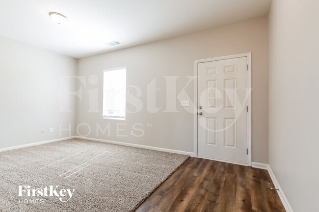 Foto del edificio - 98 Bennett Ct