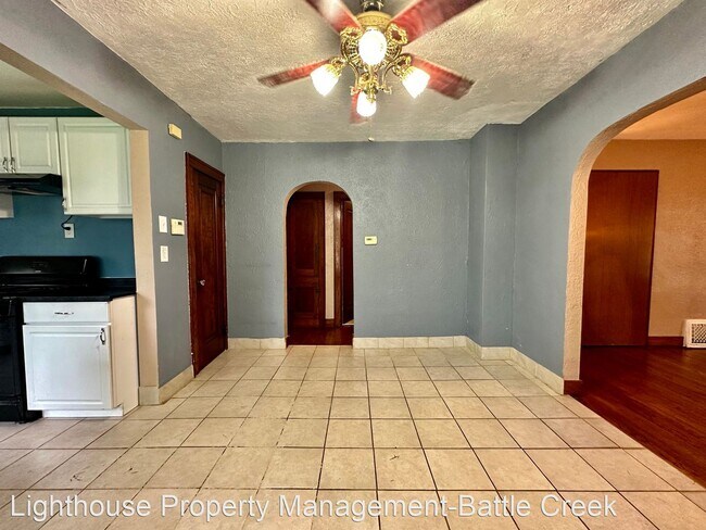Building Photo - 2 br, 2 bath House - 21 E Goodale Ave
