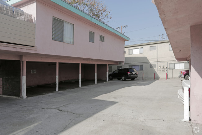 Building Photo - Bellflower Boulevard Apartments